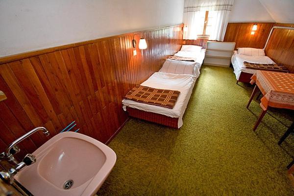 Schronisko Pttk Samotnia Albergue Karpacz Habitación foto