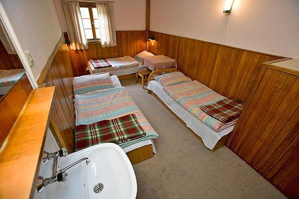 Schronisko Pttk Samotnia Albergue Karpacz Habitación foto