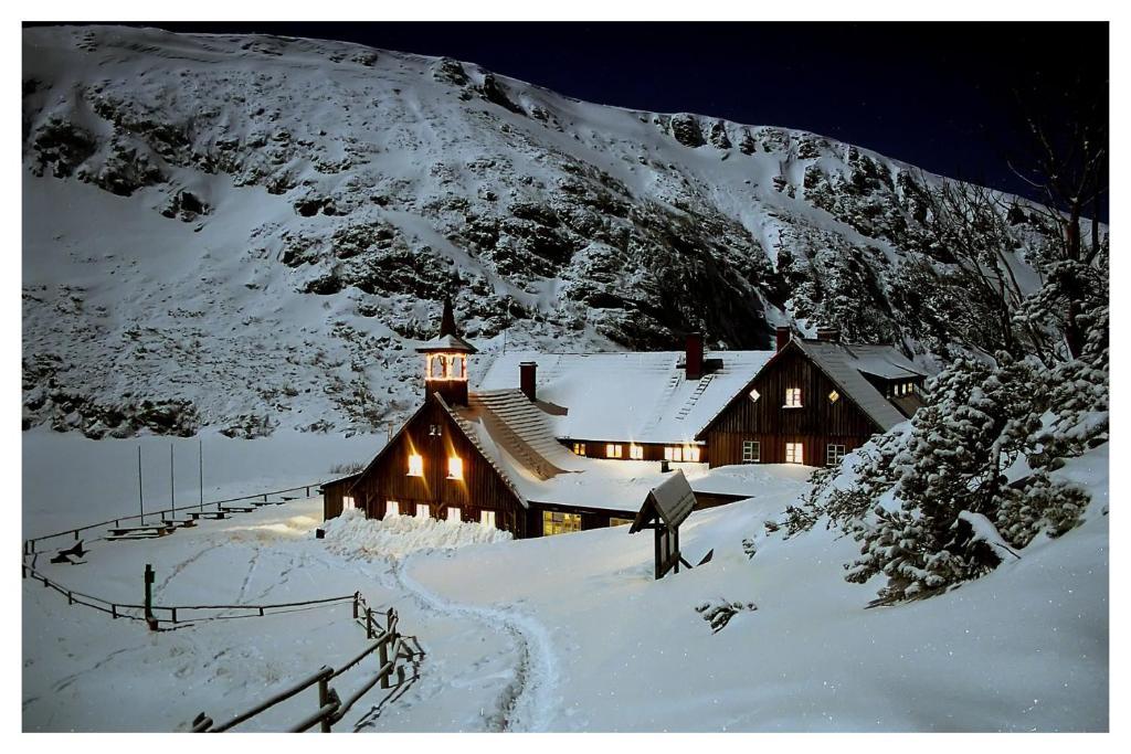 Schronisko Pttk Samotnia Albergue Karpacz Exterior foto