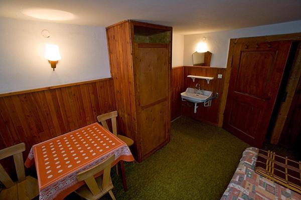 Schronisko Pttk Samotnia Albergue Karpacz Habitación foto